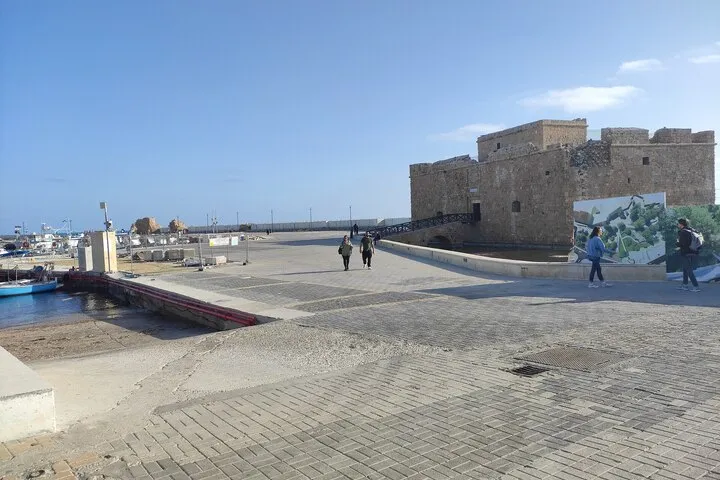 Гавань и замок Пафоса